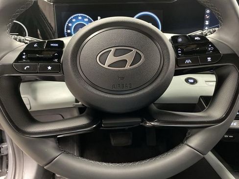 New 2025 Hyundai Elantra Limited image 17