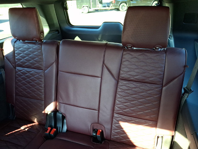 Used 2026 Cadillac Escalade ESV Luxury w/ LPO, Floor Liner Package AWD/4WD image 11