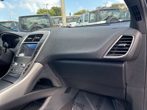 Used 2020 Lincoln Nautilus FWD image 25