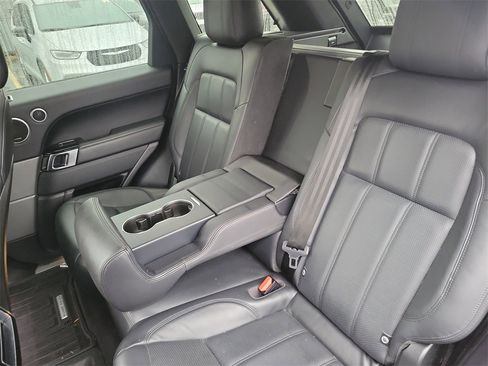 Used 2018 Land Rover Range Rover Sport HSE image 17