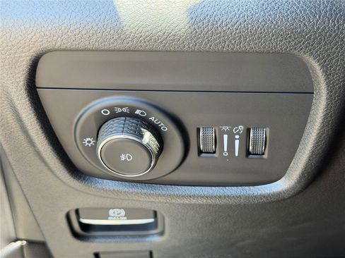 Used 2023 Jeep Grand Cherokee L Limited AWD/4WD image 17