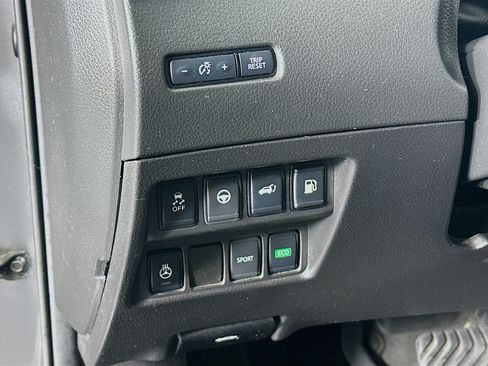 Used 2019 Nissan Rogue SV w/ Premium Package FWD image 17