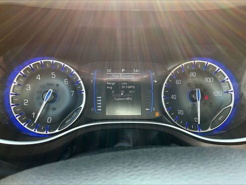 Used 2022 Chrysler Voyager LX image 24