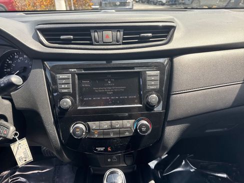 Used 2018 Nissan Rogue S FWD image 18