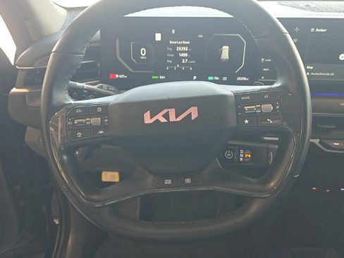 Used 2024 Kia EV9 Land AWD/4WD image 5