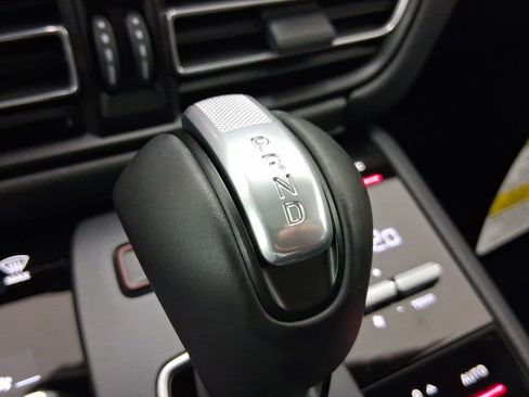 Used 2026 Porsche Macan AWD/4WD image 24