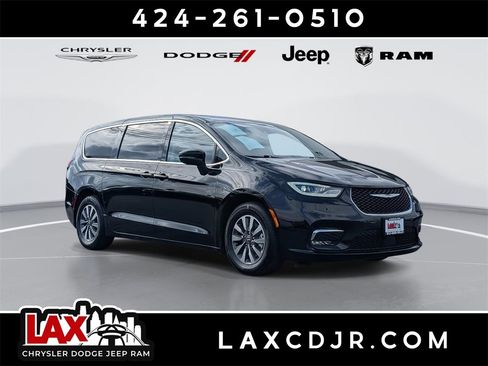 Used 2024 Chrysler Pacifica Select image 1