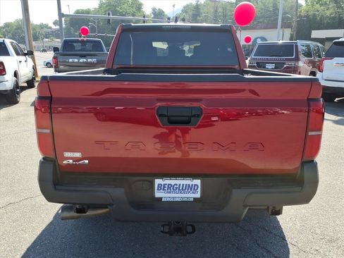 Used 2025 Toyota Tacoma SR AWD/4WD image 5