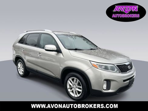 Used 2015 Kia Sorento LX image 1