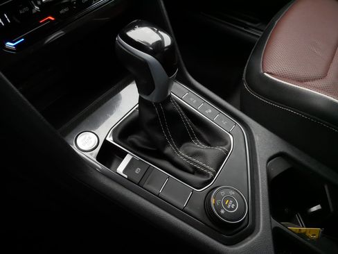 Used 2024 Volkswagen Tiguan SEL R-Line image 23