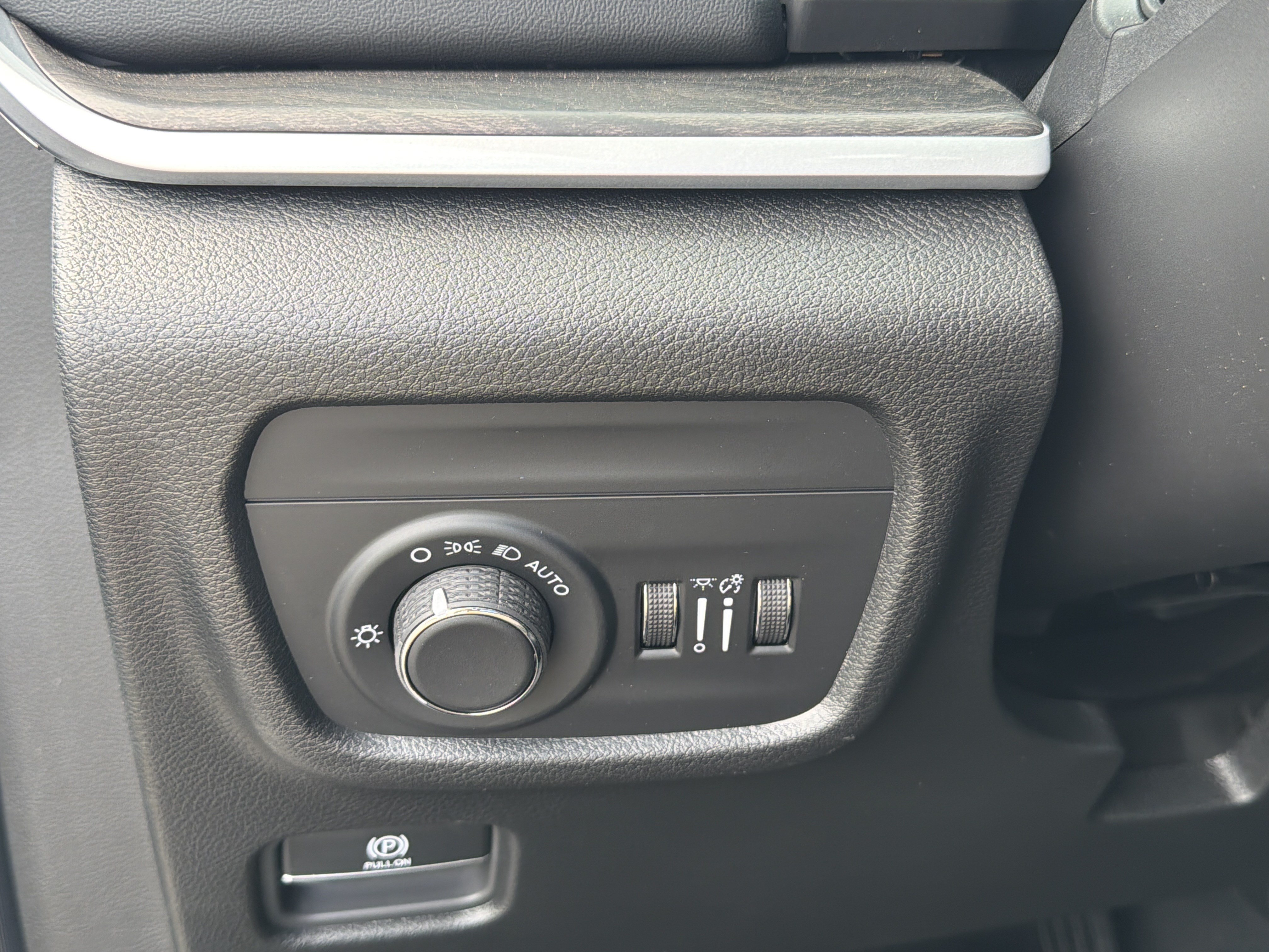 New 2026 Jeep Grand Cherokee Altitude AWD/4WD image 17