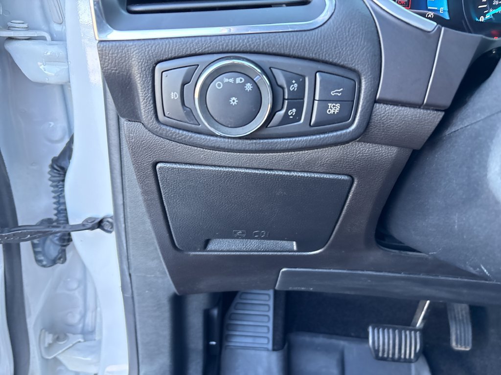 Used 2019 Ford Edge Titanium w/ Equipment Group 301A AWD/4WD image 29
