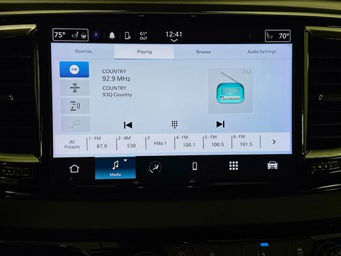 Used 2024 Chrysler Pacifica Touring-L FWD image 23