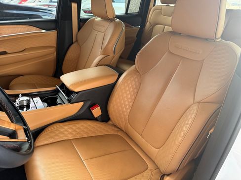 Used 2022 Jeep Grand Cherokee Summit AWD/4WD image 6
