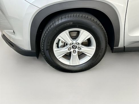 Used 2025 Toyota Grand Highlander AWD image 11