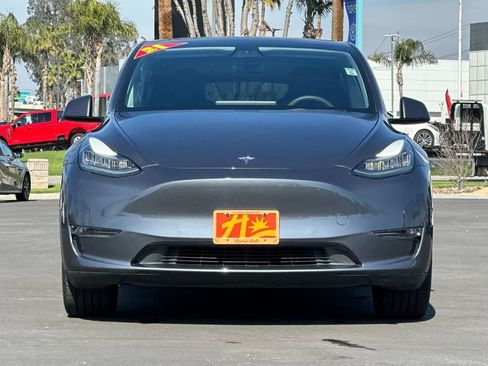 Used 2021 Tesla Model Y Standard Range image 9
