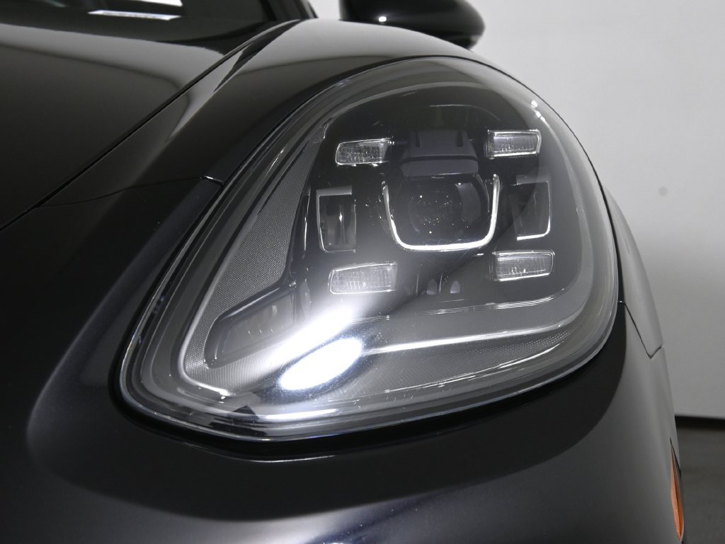 Used 2023 Porsche Panamera 4 Platinum Edition AWD/4WD image 11