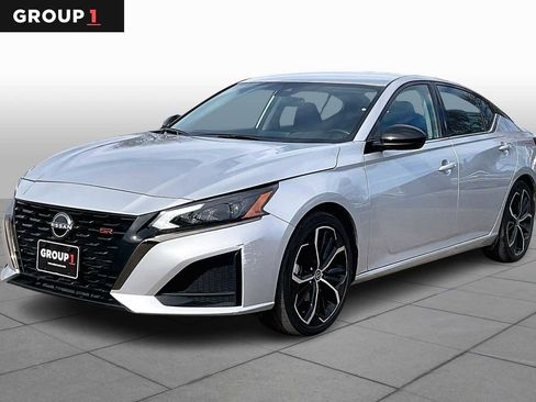 Used 2024 Nissan Altima 2.5 SR image 1