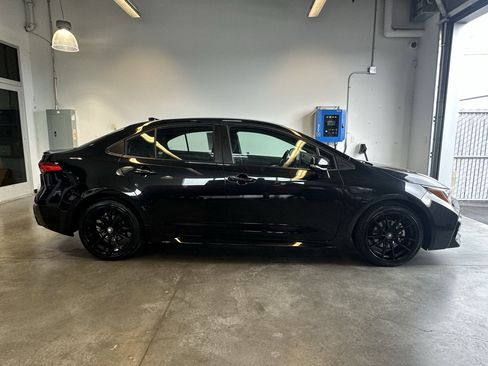 Used 2022 Toyota Corolla SE image 2