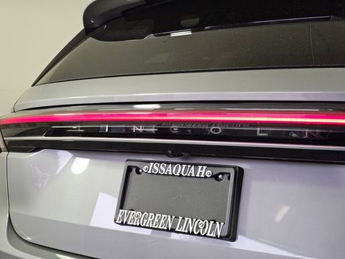 New 2025 Lincoln Nautilus Premier w/ Jet Appearance Package AWD/4WD image 18