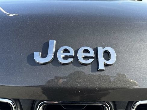 Used 2023 Jeep Grand Cherokee Laredo w/ Luxury Tech Group I AWD/4WD image 30