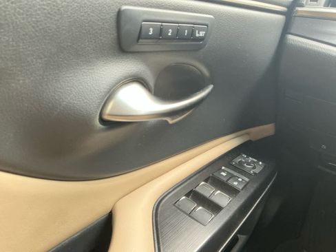 Used 2021 Lexus ES 350 w/ Premium Package image 18