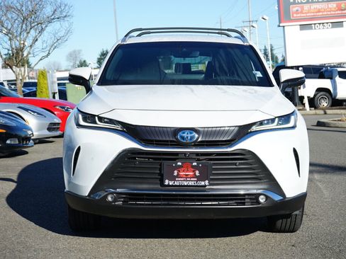 Used 2023 Toyota Venza XLE image 8