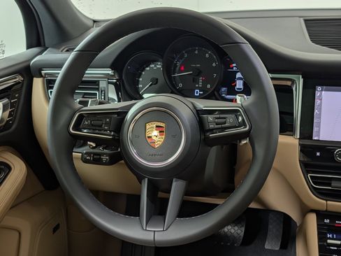 Certified 2026 Porsche Macan AWD/4WD image 17