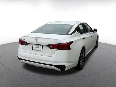 Used 2025 Nissan Altima 2.5 SV FWD image 16