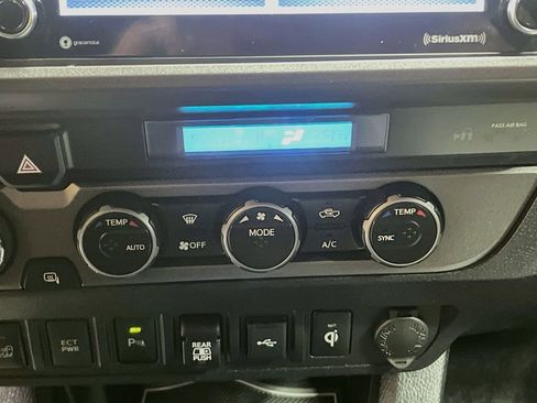 Used 2021 Toyota Tacoma TRD Off-Road w/ Technology Package AWD/4WD image 15