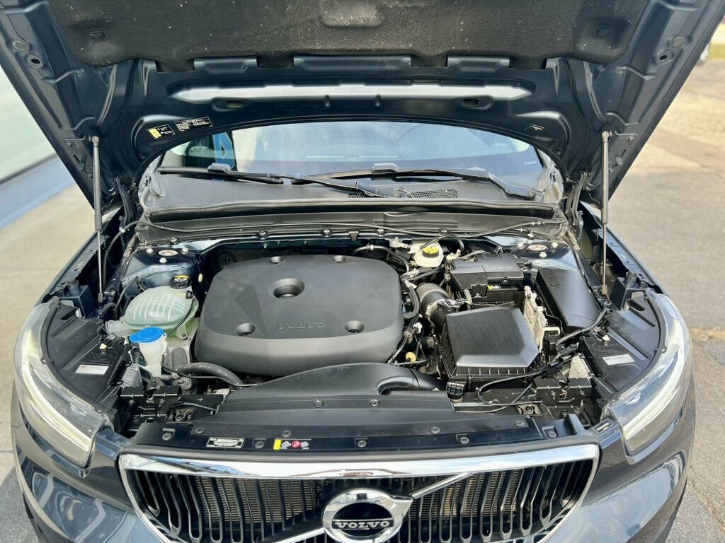 Used 2021 Volvo XC40 T4 Momentum FWD image 12