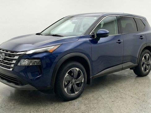 Used 2025 Nissan Rogue SV image 3