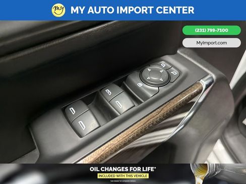 Used 2022 Chevrolet Silverado 2500 LT w/ Convenience Package image 11