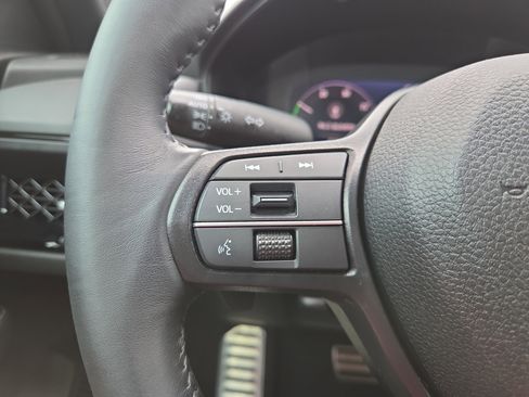 Used 2023 Honda Accord Sport image 11