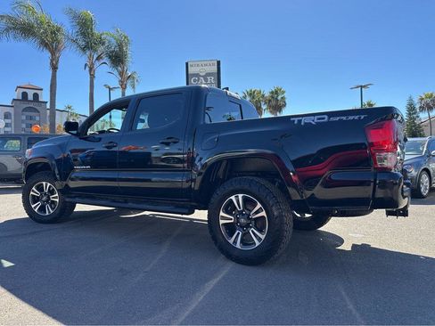 Used 2017 Toyota Tacoma TRD Sport w/ Tow Package image 3