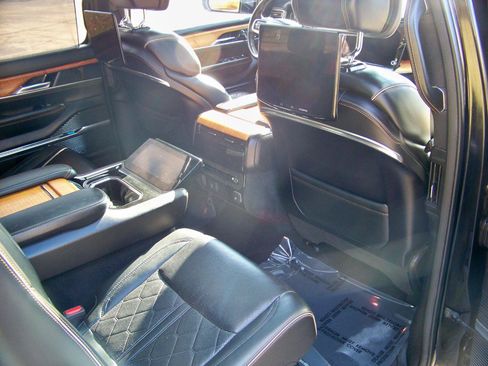 Used 2022 Jeep Grand Wagoneer Series III w/ Rear Seat Video Group 1 AWD/4WD image 38