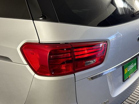 Used 2019 Kia Sedona LX image 33