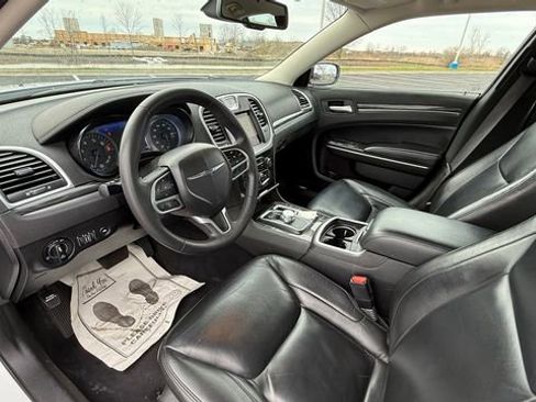 Used 2022 Chrysler 300 Touring L image 15