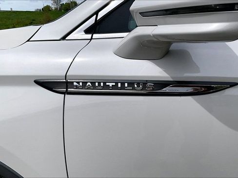 Used 2020 Lincoln Nautilus Reserve FWD image 8