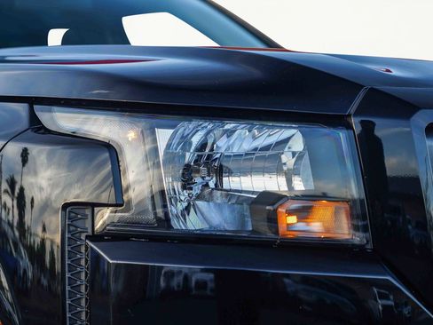 Used 2023 Nissan Frontier SV w/ SV Convenience Package image 34