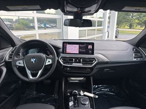 Used 2025 BMW X4 xDrive30i image 10