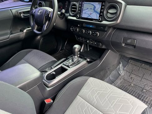 Used 2022 Toyota Tacoma TRD Off-Road w/ Technology Package image 15