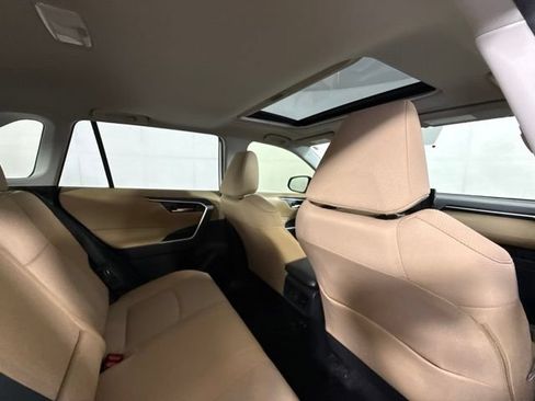 Used 2019 Toyota RAV4 XLE w/ Convenience Package FWD image 32
