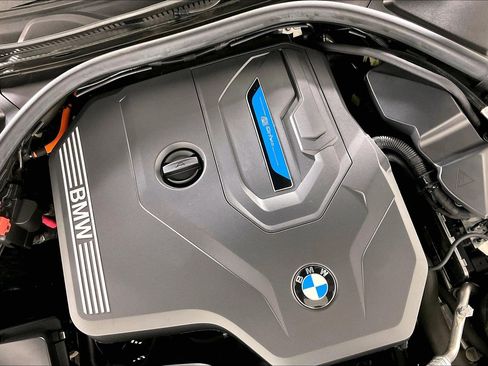 Certified 2023 BMW 330e xDrive w/ Premium Package image 32