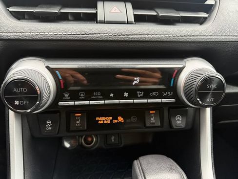 Used 2021 Toyota RAV4 XLE w/ XLE Grade Weather Package AWD/4WD image 17