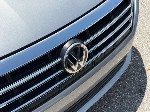 Used 2020 Volkswagen Jetta SE FWD image 2