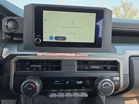 Used 2025 Toyota Tacoma SR5 AWD/4WD image 21