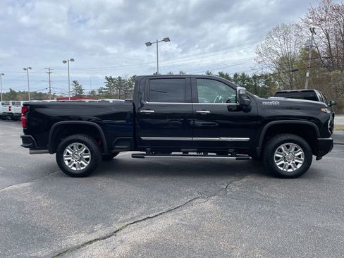 Used 2025 Chevrolet Silverado 2500 High Country w/ Technology Package AWD/4WD image 6