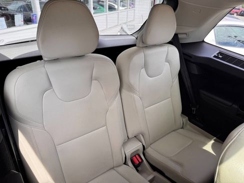 Used 2016 Volvo XC90 T6 Momentum w/ Momentum Plus Package AWD/4WD image 19