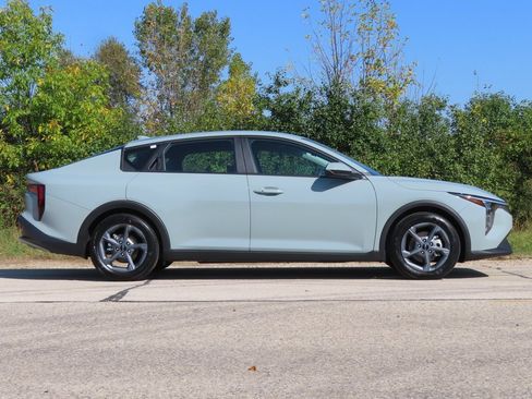 Certified 2025 Kia K4 LXS image 2